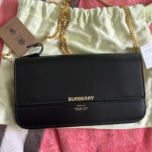 Burberry Camille leather wallet with chain and tags,fits an iPhone pro max.